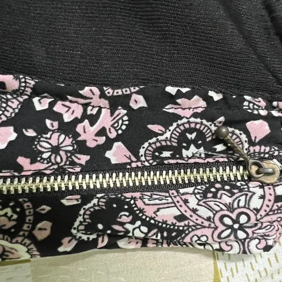 [NWOT] Chic Printed Black Sleeveless Top with attachable sleeves. - Picture 5 of 6